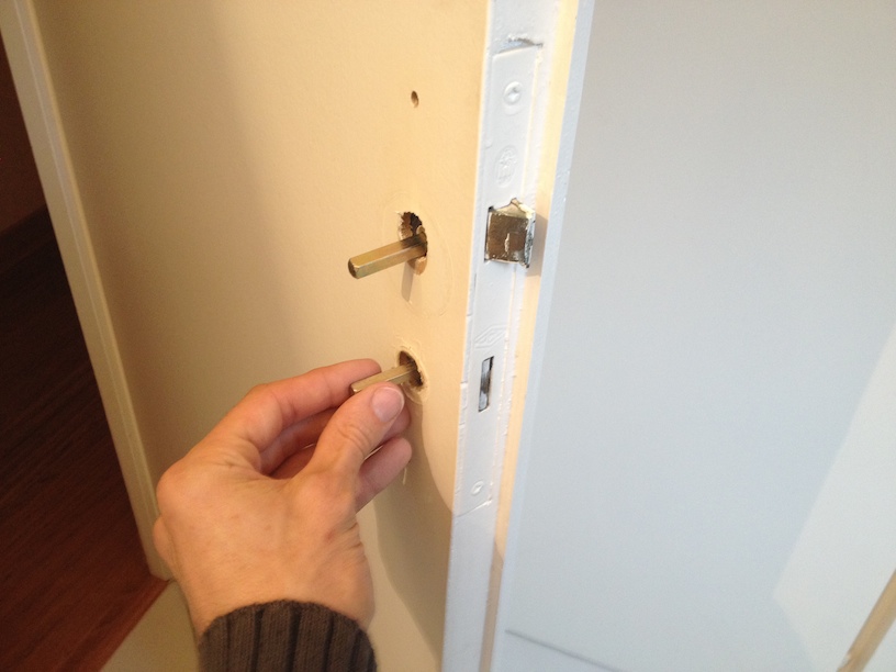 Comment changer une poignée de porte ?